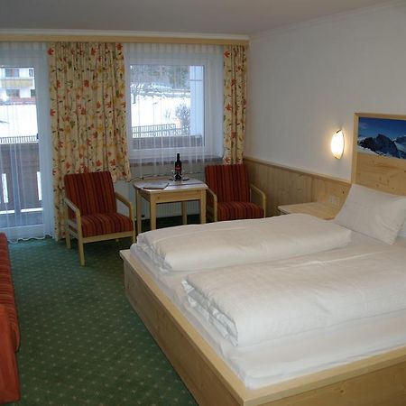 Alpenhof Pension-Garni Nauders Exteriör bild