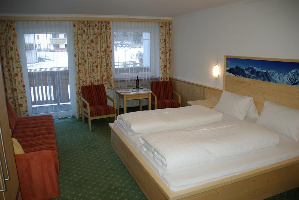 Alpenhof Pension-Garni Nauders Exteriör bild