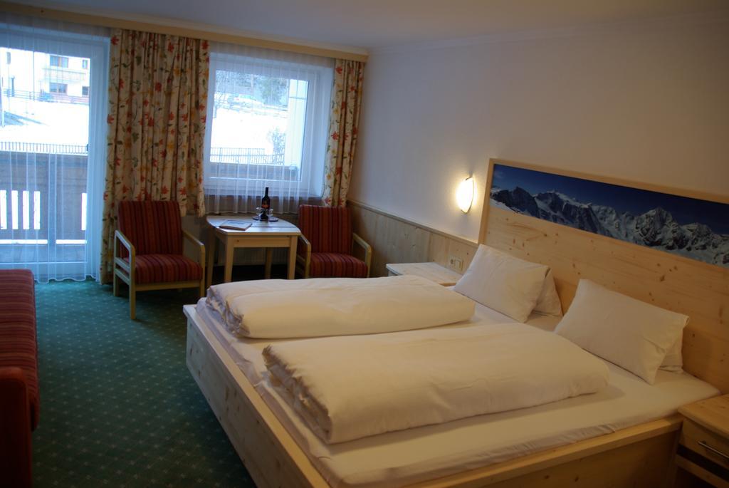 Alpenhof Pension-Garni Nauders Exteriör bild