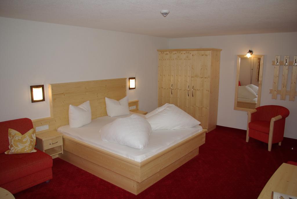 Alpenhof Pension-Garni Nauders Exteriör bild