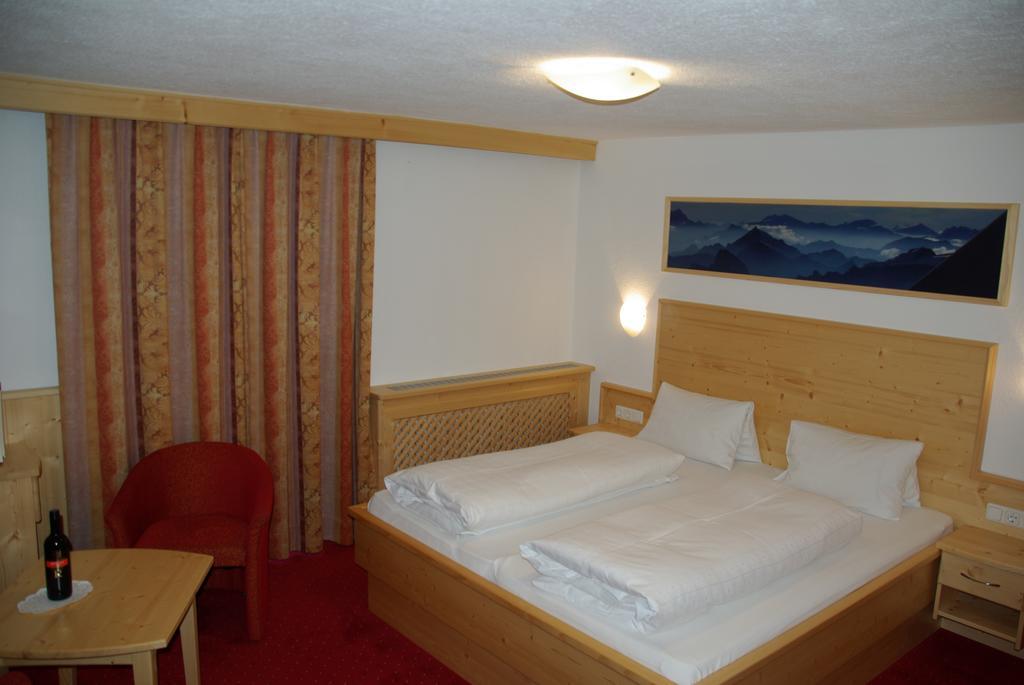 Alpenhof Pension-Garni Nauders Exteriör bild